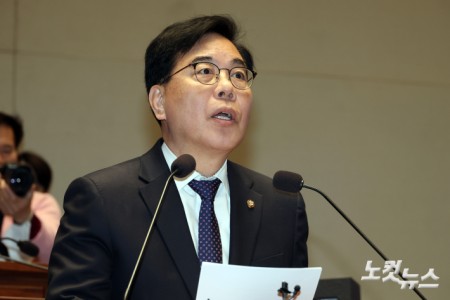 의총 발언하는 송언석 원내대표