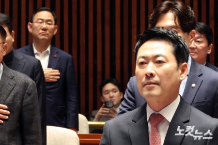 의원총회 참석한 장동혁-주호영