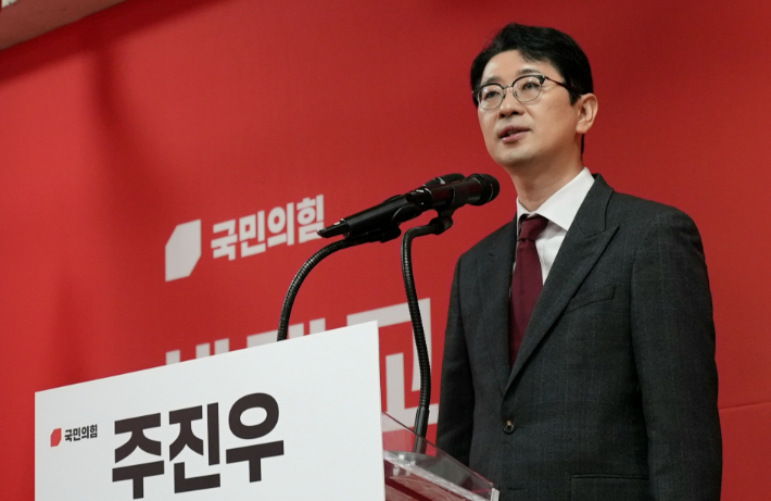 경선 사무소 개소식에서 발언하는 주진우 의원. 캠프 제공