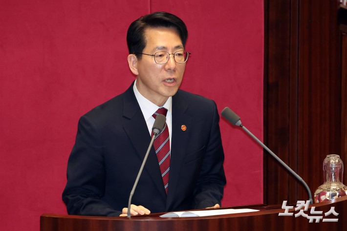 신임 국무위원 인사하는 황종우 해양수산부장관