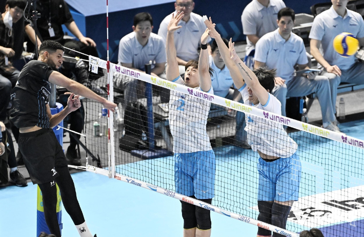 현대캐피탈과 대한항공의 경기 장면. 한국배구연맹