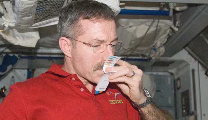 면역 바이오마커 실험을 진행하는 모습. NASA Johnson 유튜브 캡처