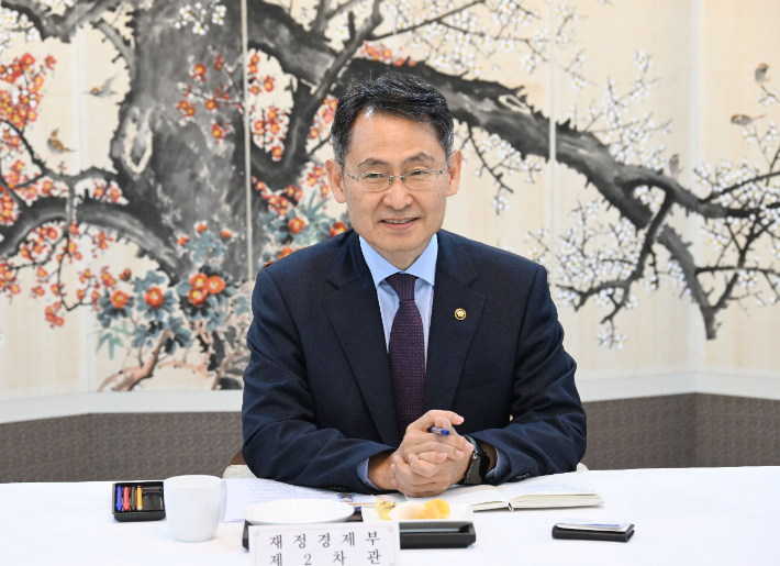 허장 재정경제부 2차관이 31일 서울 종로구 정부서울청사에서 '세계국채지수(WGBI) 편입 개시 대비 외국계 금융기관.PD 간담회'를 주재하며 모두발언하고 있다. 재정경제부 제공