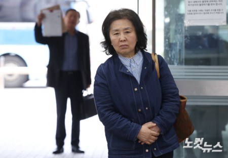 김영선 전 국민의힘 의원이 1일 오전 서울 서초구 서울중앙지법에서 열리는 오세훈 서울시장의 여론조사 대납 의혹 사건 1심 속행 공판에 증인신문을 위해 출석하고 있다.