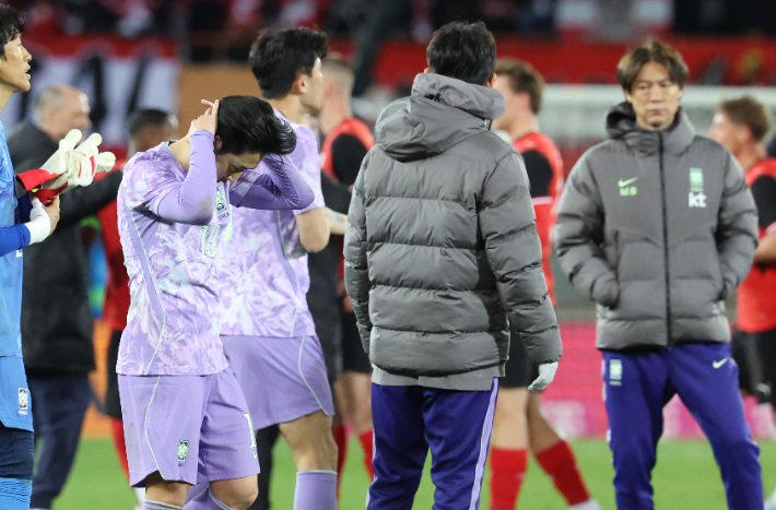 머리 감싸 쥔 이강인. 연합뉴스