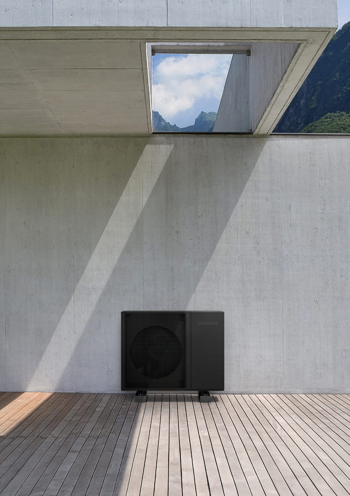 고효율 난방과 급탕을 제공하는 히트펌프 방식의 가정용 EHS '모노 R290(Mono R290)'의 라이프스타일 이미지. 삼성전자 제공