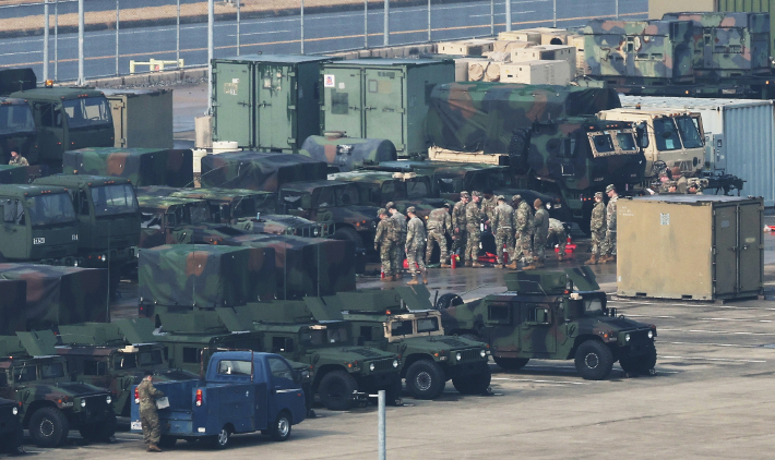 경기도 평택시 캠프 험프리스에 차량이 세워져 있다. 연합뉴스