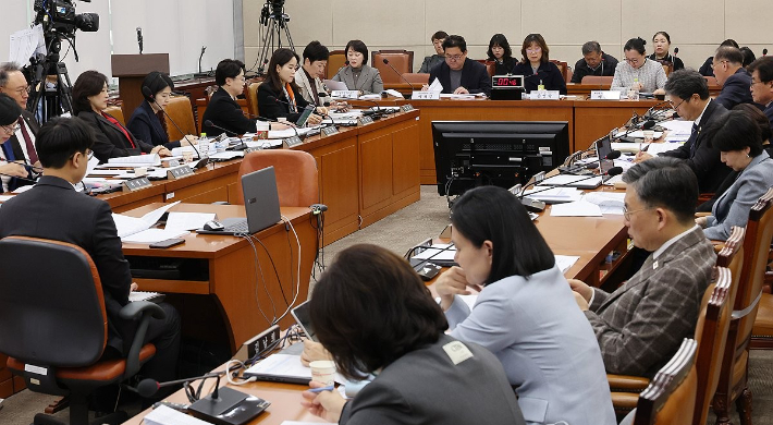 지난해 11월 17일 서울 여의도 국회 보건복지위원회 전체회의에서 열린 경계선지능인 지원 관련 법안에 대한 공청회. 연합뉴스