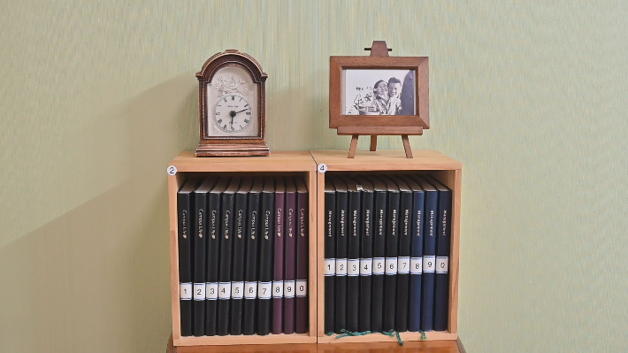 구자경 집사의 성경필사본들. CBS크리스천노컷뉴스 유튜브 캡처