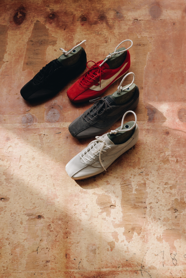 프로-스펙스가 축구화 헤리티지를 재해석한 로우 프로파일 스니커즈 '노바'를 출시했다. 프로-스펙스 제공