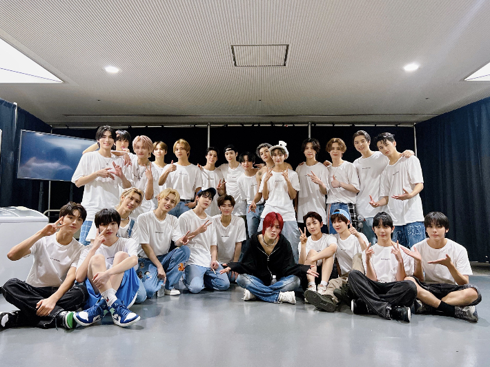 NCT는 현재 NCT 127, NCT 드림, 웨이션브이, NCT 위시 총 4팀의 고정팀을 두고 있다. NCT 공식 트위터