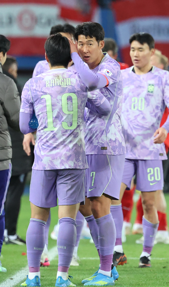 손흥민과 이강인. 연합뉴스