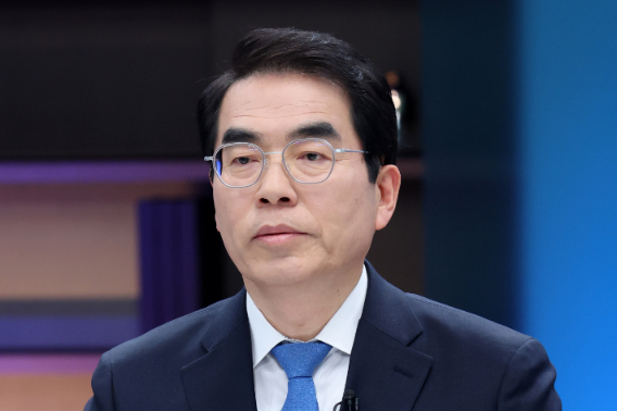 지난달 19일 서울 마포구 JTBC에서 열린 더불어민주당 경기지사 예비경선 합동토론회에 참석한 양기대 예비후보가 토론 시작을 기다리고 있다. 연합뉴스