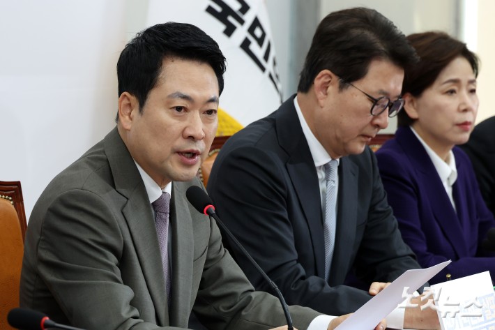 최고위 발언하는 장동혁 대표