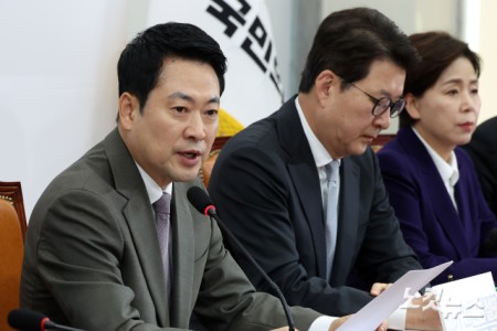 최고위 발언하는 장동혁 대표