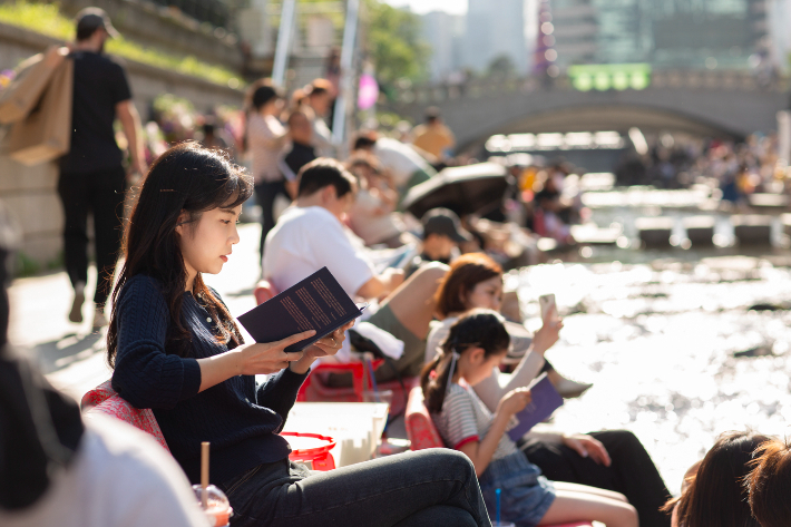 청계천 야외도서관. 서울시 제공