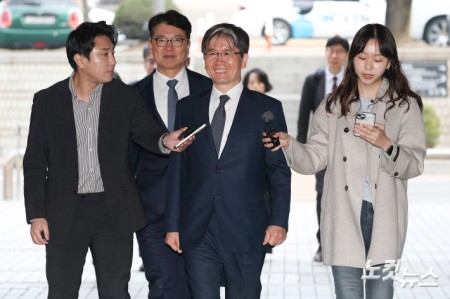 오동운 공판 출석