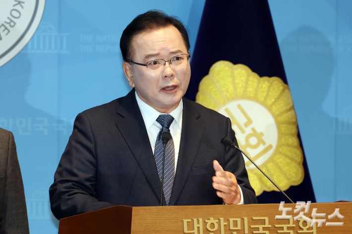 김부겸 전 국무총리가 지난달 30일 서울 여의도 국회 소통관에서 6.3 지방선거 대구시장 출마를 공식 선언하고 있다. 윤창원 기자