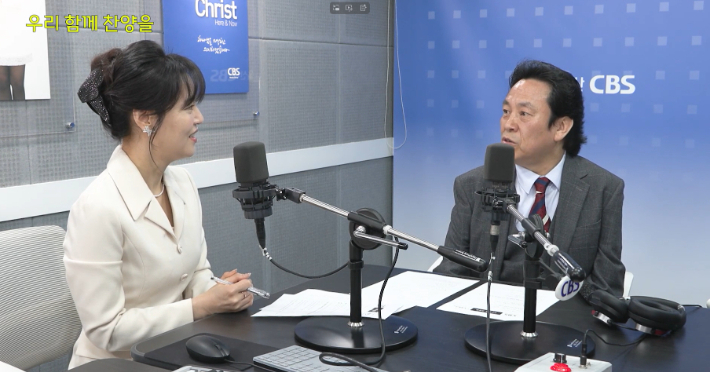 왼쪽부터 김유리 아나운서, 테너 최승원 교수. 유튜브 영상 캡처