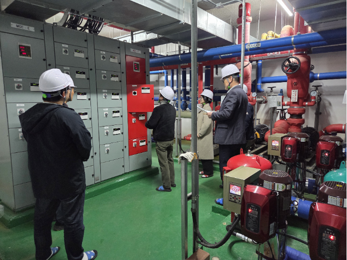 거제 삼룡초등학교에서 공동시설점검을 진행하는 모습. 경남교육청 제공