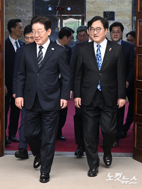 이재명 대통령이 2일 추가경정예산안 시정연설을 위해 도착한 국회에서 사전 환담장으로 입장하고 있다. 2026.4.2