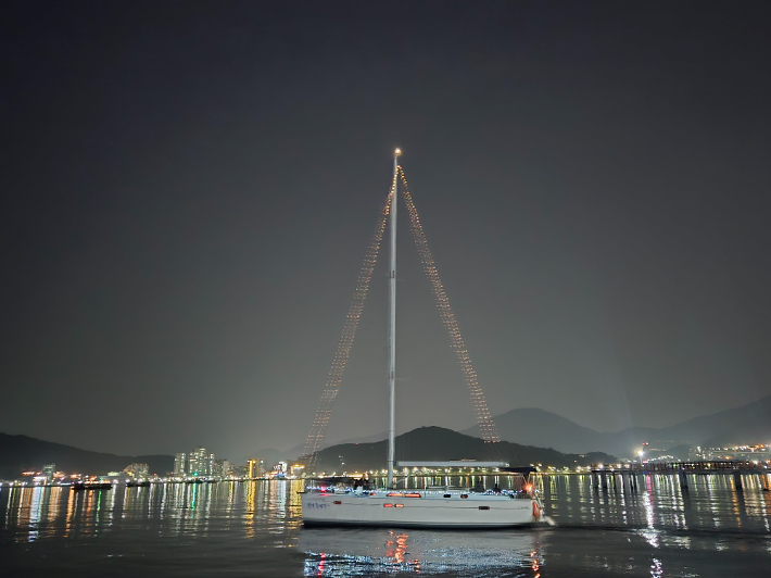 진해군항제 기념 진해해양레포츠센터 크루저요트체험. 창원시설공단 제공