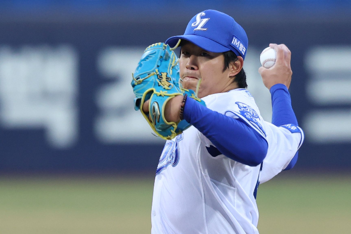 삼성 양창섭이 1일 두산과 홈 경기에 선발 등판해 역투하는 모습. 연합뉴스 