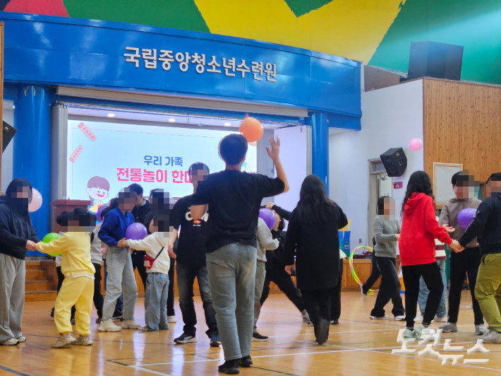 느린학습자시민회가 주최한 함께 걷는 가족캠프. 김정록 기자