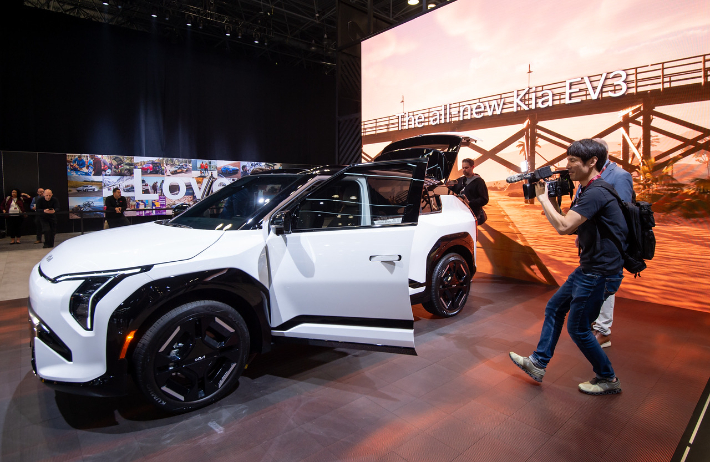 2026 뉴욕 국제 오토쇼 현장에 전시된 EV3 GT-Line. 현대차그룹 제공