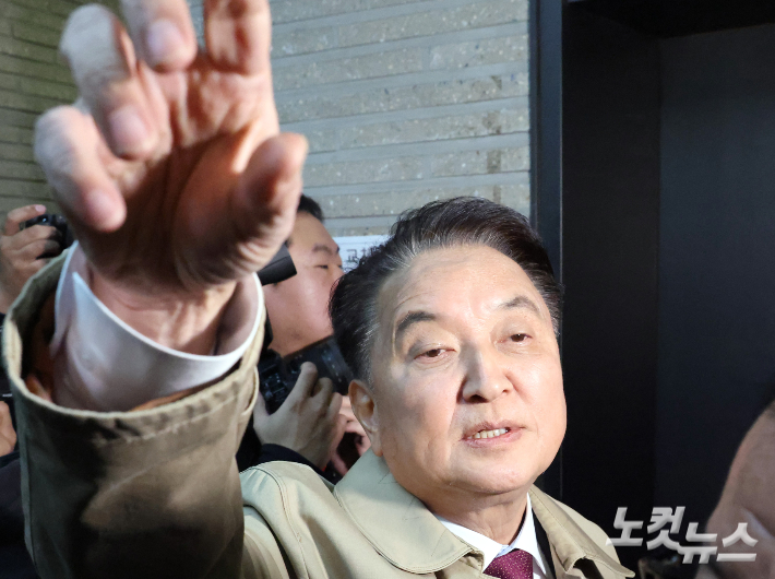 국민의힘 지방선거 공천관리위원회(공관위)로부터 컷오프(공천 배제) 통보를 받은 김영환 충북도지사. 윤창원 기자