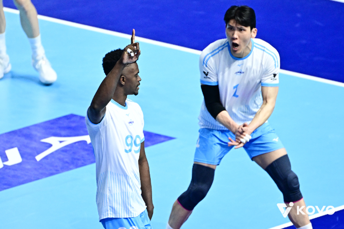 환호하는 마쏘. 한국배구연맹