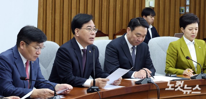 원내대책회의 주재하는 송언석