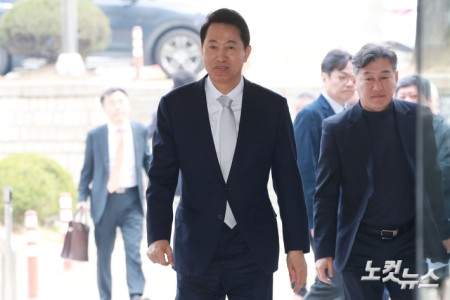 오세훈 서울시장이 3일 오전 서울 서초구 서울중앙지법에서 열린 