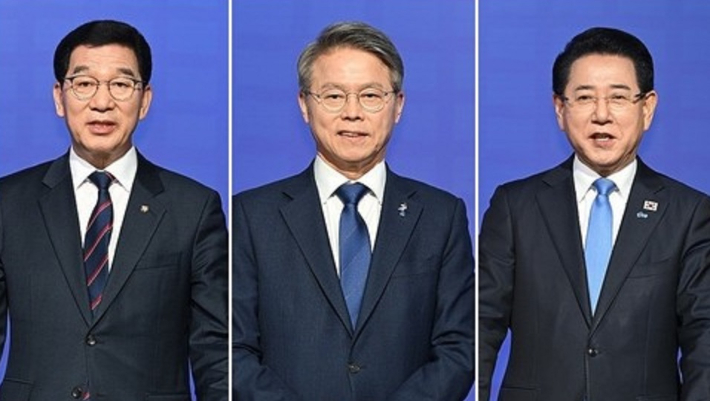 왼쪽부터 기호순으로 신정훈 후보, 민형배 후보, 김영록 후보. 연합뉴스