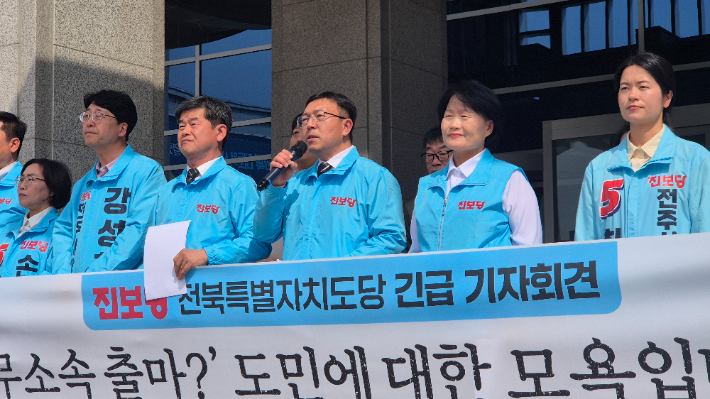 백승재 진보당 전북도지사 후보가 김관영 지사의 사퇴를 촉구하며 단식 농성에 돌입했다. 심동훈 기자
