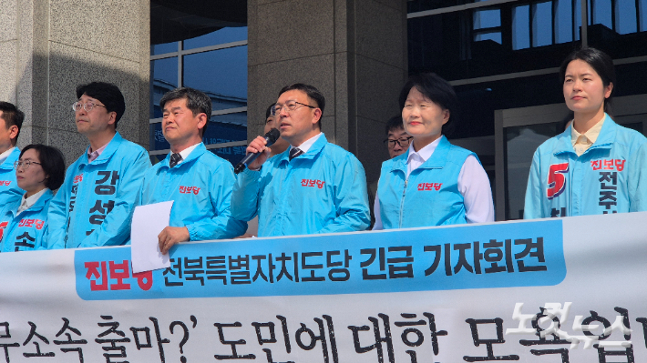 백승재 진보당 전북도지사 후보가 김관영 지사의 사퇴를 촉구하며 단식 농성에 돌입했다. 심동훈 기자