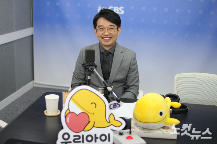 울산시교육청 초등교육과 김서영 장학사는 4월 1일 CBS라디오 <부울경투데이>에 출연해 "깊이 있는 사고를 위해서는 긴 글 중심의 몰입하는 독서가 필요하다"라고 말했다. 반웅규 기자