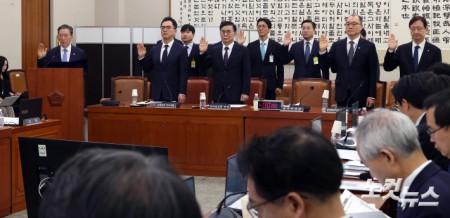 선서하는 국조특위 증인들