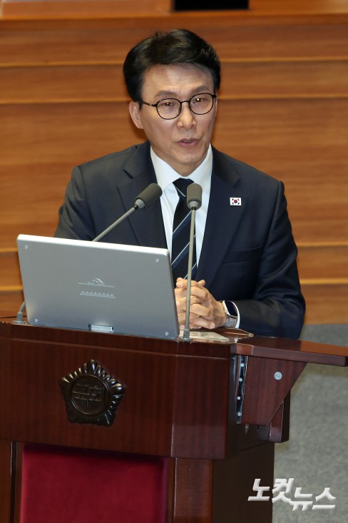 3일 서울 여의도 국회에서 열린 제434회국회(임시회) 제1차 본회의 정치·외교·통일·안보 분야 대정부질문에서 김민석 국무총리가 의원 질의에 답변을 하고 있다.