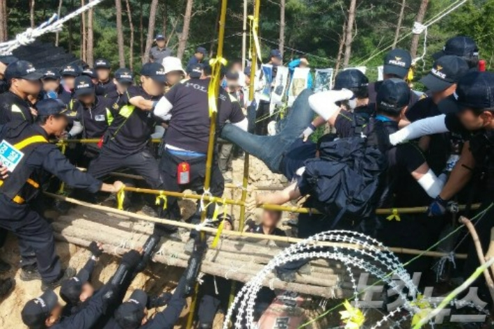 밀양 송전탑 행정대집행. 최호영 기자