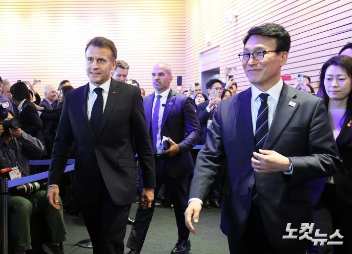 입장하는 김민석 총리-마크롱 대통령