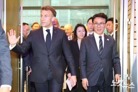 한-프 경제계 미래 대화 참석하는 마크롱 대통령