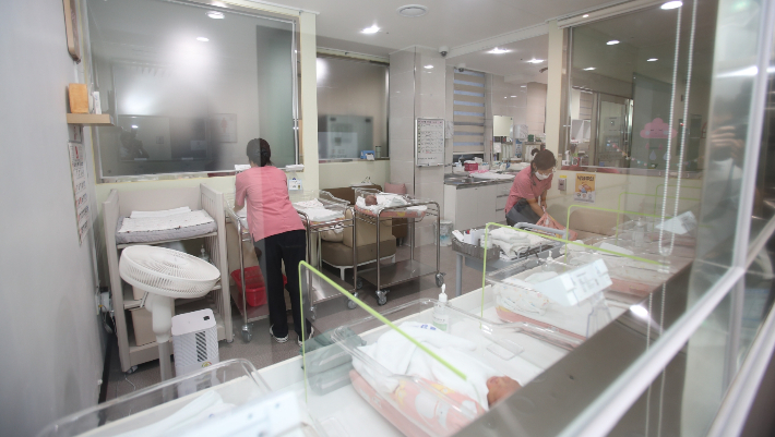 공공산후조리원 신생아실 모습. 밀양시 제공 