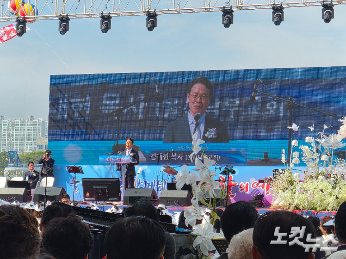 강사인 울산남부교회 김대현 목사가 말씀을 선포하고 있다. 김유리 아나운서