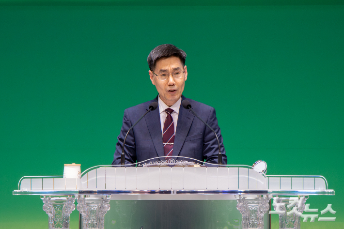 익산시기독교연합회 대표회장 박종범 목사가 설교를 전하고 있다. 최화랑 기자
