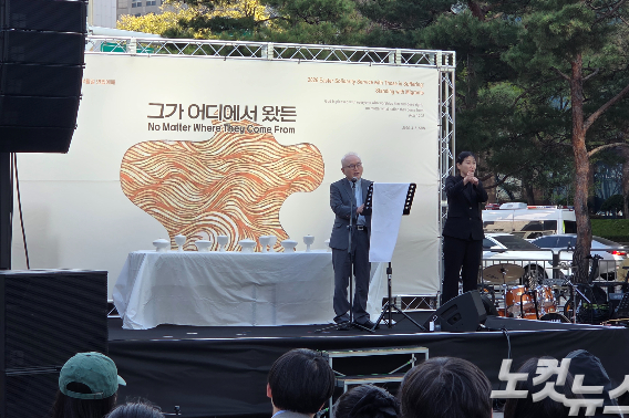 포천이주노동자센터 대표 김달성 목사는 "우리 사회는 150만 이주노동자를 소모품·사물로 취급하는 정글"이라며 "국가가 고용허가제를 통해 이주 노동자들을 사업주의 이윤 극대화를 위한 일회용품, 소모품, 사물로 이용하도록  뒷받침해 왔다"고 비판했다. 오요셉 기자.