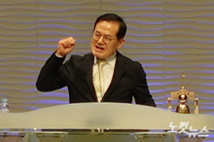 유관재 원로목사가 말씀을 전하고 있다. 충북CBS