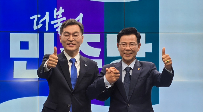 민주당 김중남 강릉시장 예비후보(왼쪽)와 김한근 강릉시장 예비후보. 김중남 후보 측 제공