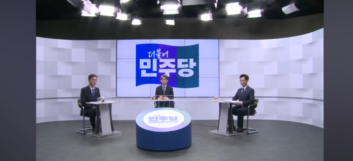 지난 4일 열린 더불어민주당 강릉시장 예비후보 경선토론회가. LG헬로비전 유튜브 화면 캡처