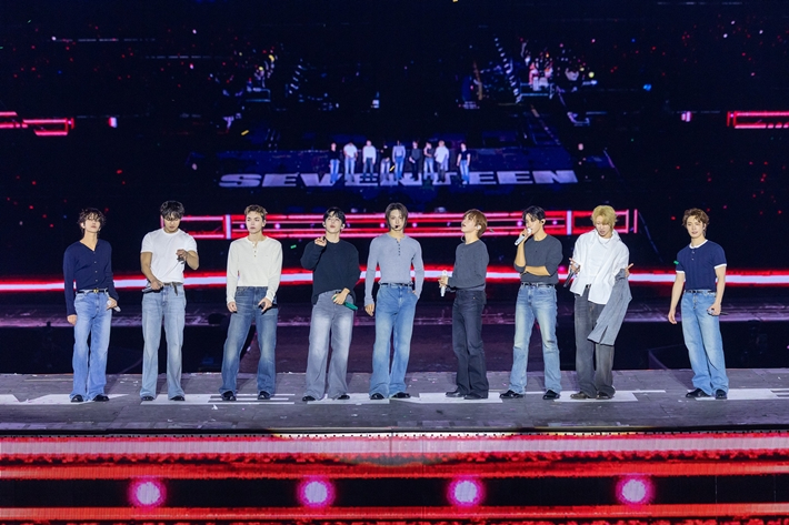 지난 4~5일 인천아시아드주경기장에서 월드 투어 '뉴_'의 앙코르 공연을 연 그룹 세븐틴. 플레디스 엔터테인먼트 제공